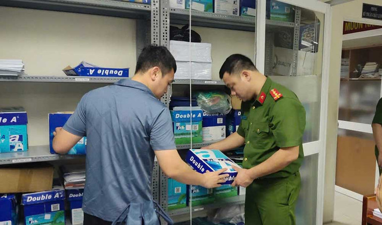 Cơ quan điều tra khám xét nơi làm việc tại Trung tâm Kiểm định kỹ thuật an toàn khu vực II.