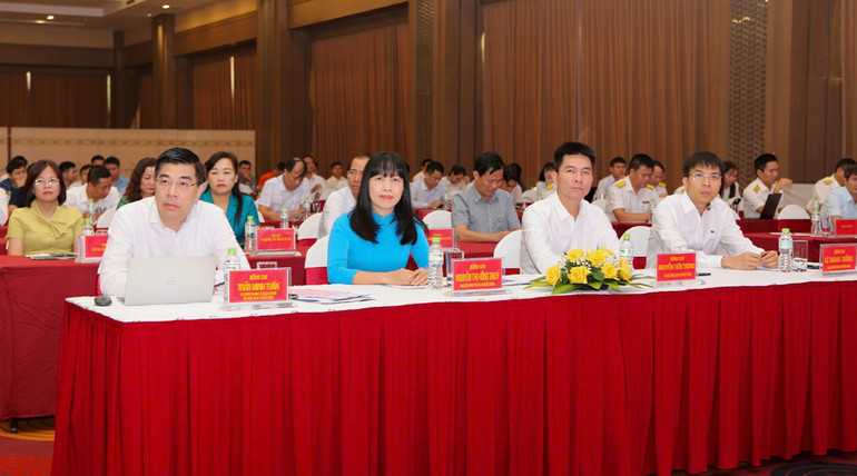 Các đại biểu tham dự hội thảo.