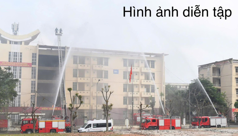 Diễn tập phòng cháy, chữa cháy và tìm kiếm cứu nạn trên nhà cao tầng. Diễn tập phòng cháy, chữa cháy và tìm kiếm cứu nạn trên nhà cao tầng.