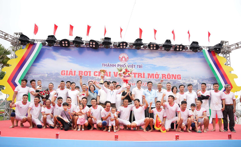 Đội chải của phường Bạch Hạc, thành phố Việt trì xuất sắc giành giải Nhất.