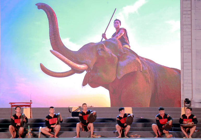 Không gian văn hóa cồng chiêng Tây Nguyên được trình diễn tại Liên hoan Di sản văn hóa phi vật thể.