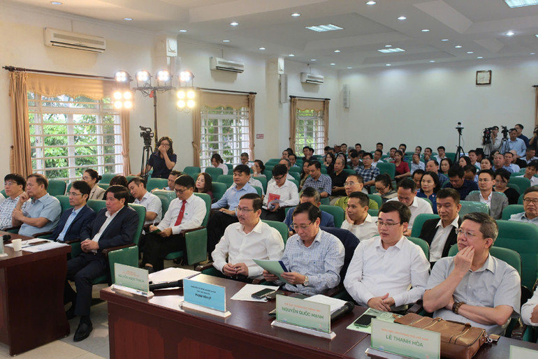 Các đại biểu tham dự diễn đàn kết nối sản xuất và tiêu thụ chè. Các đại biểu tham dự diễn đàn kết nối sản xuất và tiêu thụ chè.