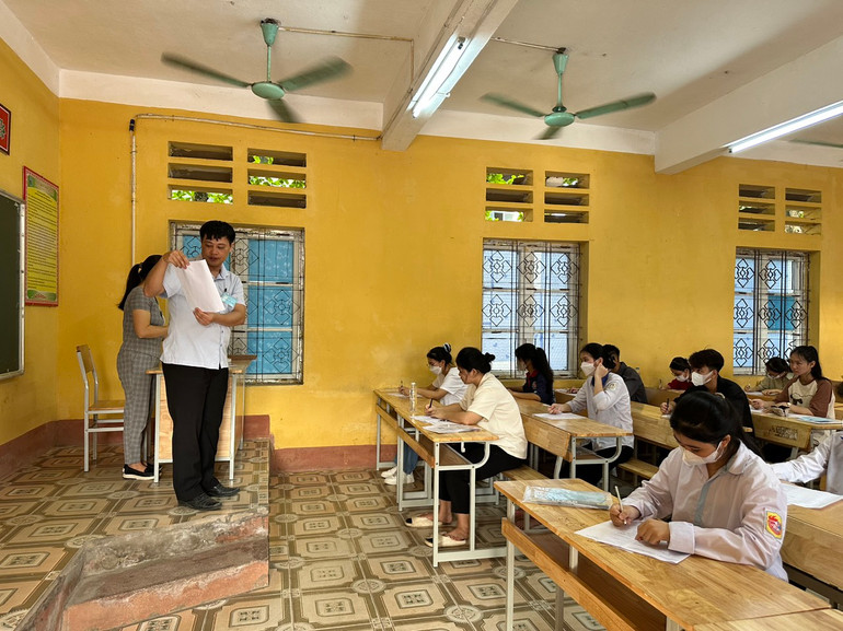 Tại các hội đồng thi, thí sinh được cán bộ coi thi hướng dẫn đầy đủ về quy chế thi.