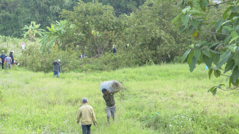 Các lực lượng tiến hành cưỡng chế thu hồi đất triển khai dự án khu nhà ở đô thị Đồng Sạn.