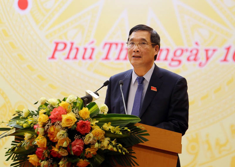 Bí thư Tỉnh ủy, Chủ tịch Hội đồng nhân dân tỉnh phú Thọ Bùi Minh Châu phát biểu tại kỳ họp.