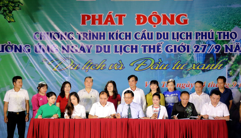 Các doanh nghiệp, đơn vị lữ hành ký kết chương trình hợp tác kích cầu du lịch Phú Thọ.