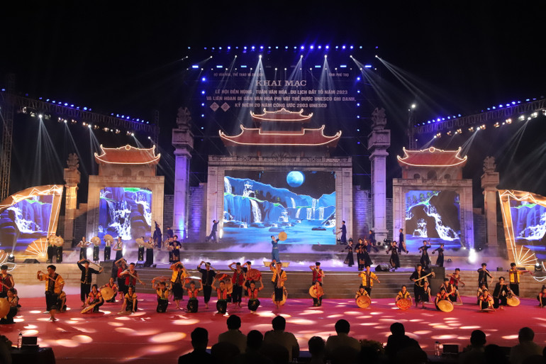Một tiết mục văn nghệ đặc sắc thuật trình diễn tại đêm khai mạc