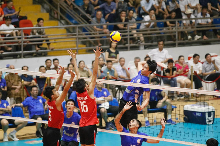 Giải đấu quy tụ 8 đội bóng nam, nữ xuất sắc nhất của Việt Nam.