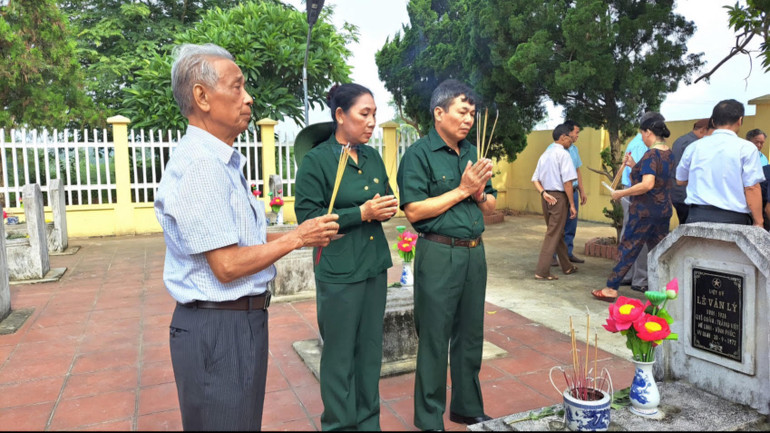 Hằng năm, nhiều cựu chiến binh và cựu thanh niên xung phong về thắp hương tri ân những thanh niên xung phong đã ngã xuống khi xây dựng Khu kinh tế thanh niên xã Minh Đài. Hằng năm, nhiều cựu chiến binh và cựu thanh niên xung phong về thắp hương tri ân những thanh niên xung phong đã ngã xuống khi xây dựng Khu kinh tế thanh niên xã Minh Đài.
