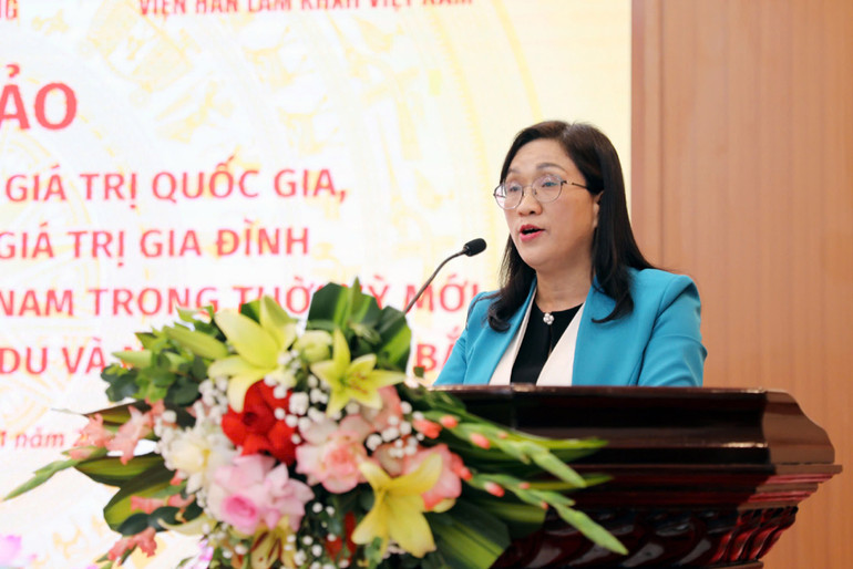 Phó Trưởng Ban Tuyên giáo Trung ương Đinh Thị Mai phát biểu tại hội thảo.