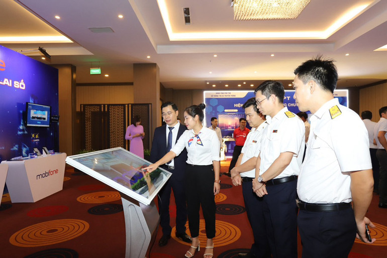 Doanh nghiệp viễn thông giới thiệu mô hình chuyển đổi số cho các đơn vị, doanh nghiệp trên địa bàn tỉnh Phú Thọ.