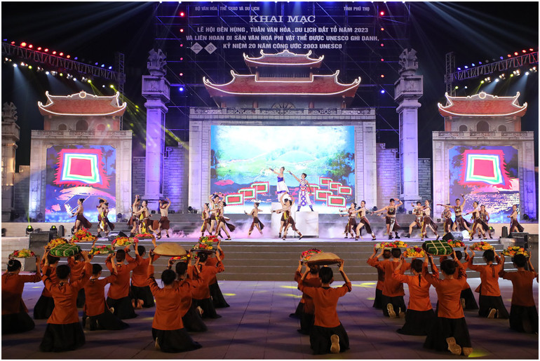 Tiết mục văn nghệ đặc sắc tại đêm khai hội Đền Hùng