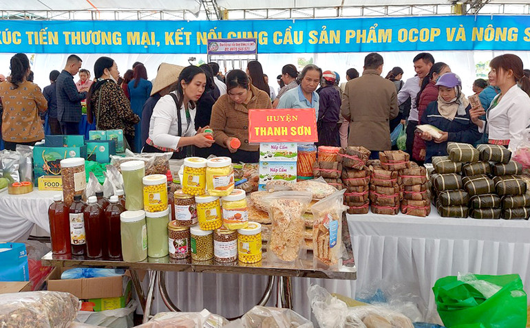 Sản phẩm OCOP huyện Thanh Sơn tại Hội chợ xúc tiến thương mại, kết nối cung, cầu sản phẩm OCOP và nông sản do Sở Công thương tỉnh Phú Thọ tổ chức. Sản phẩm OCOP huyện Thanh Sơn tại Hội chợ xúc tiến thương mại, kết nối cung, cầu sản phẩm OCOP và nông sản do Sở Công thương tỉnh Phú Thọ tổ chức.