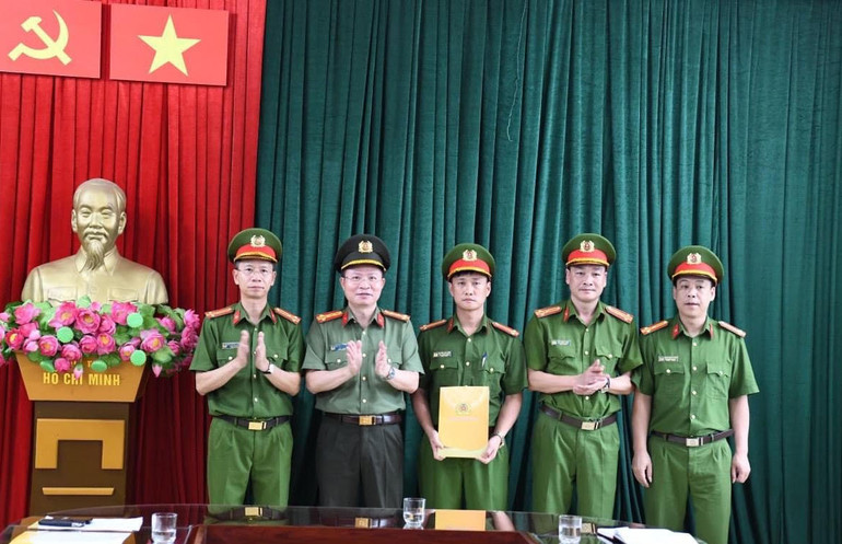 Lãnh đạo Công an tỉnh Phú Thọ biểu dương, khen thưởng lực lượng tham gia phá án.