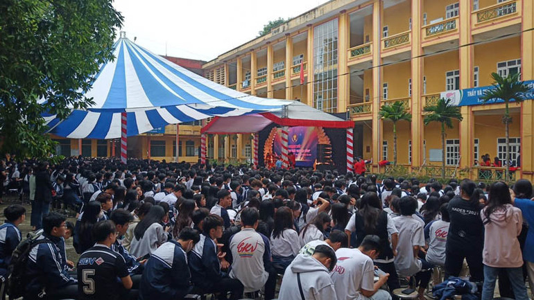 Chương trình được sự quan tâm theo dõi của đông đảo học sinh trung học phổ thông trên địa bàn tỉnh.