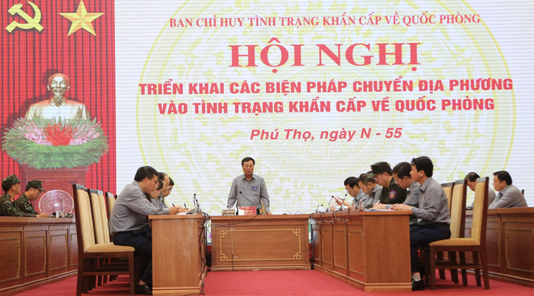 Hội nghị triển khai các biện pháp chuyển địa phương vào tình trạng khẩn cấp về quốc phòng. Hội nghị triển khai các biện pháp chuyển địa phương vào tình trạng khẩn cấp về quốc phòng.