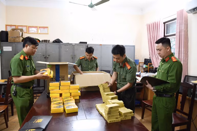 Các sản phẩm thực phẩm chứa chất cấm bị công an tỉnh Phú Thọ thu giữ.