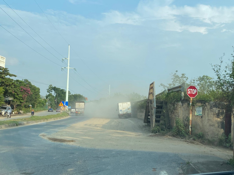 Hoạt động của hai bến cát gây ô nhiễm môi trường.