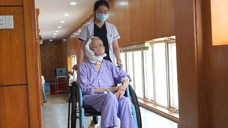 Sức khỏe bệnh nhân Đ. đang dần hồi phục sau ca phẫu thuật Sức khỏe bệnh nhân Đ. đang dần hồi phục sau ca phẫu thuật