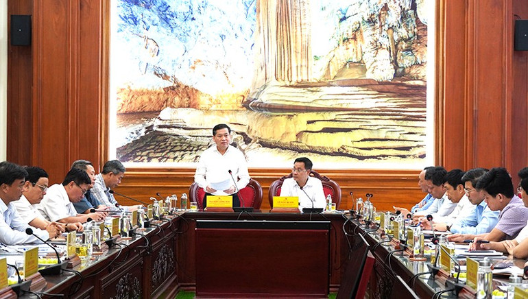 Bí thư Tỉnh ủy Quảng Trị Nguyễn Long Hải phát biểu tại Hội nghị. (Ảnh: MN)