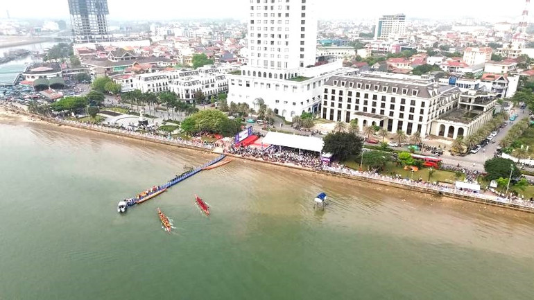 Khung cảnh lễ khai mạc Giải đua.