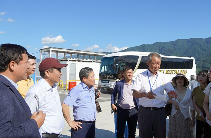 Bí thư Tỉnh ủy Quảng Bình Vũ Đại Thắng (áo xanh ở giữa) dẫn đầu đoàn công tác của tỉnh thăm và làm việc tại tỉnh Yamanashi trong tháng 9/2023.