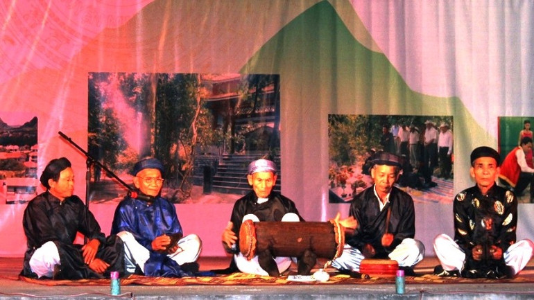 Hát sắc bùa trong Hội rằm tháng 3 Minh Hóa