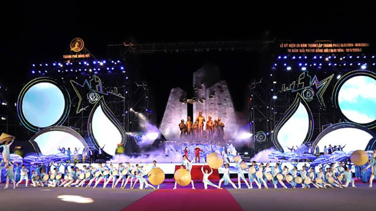 Một tiết mục trong chương trình nghệ thuật “Đồng Hới - Tình yêu và khát vọng”.