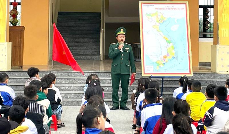 Bộ đội biên phòng Quảng Bình tuyên truyền về Luật Biển Việt Nam cho cán bộ, giáo viên, học sinh huyện Bố Trạch
