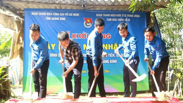 Khởi công xây nhà nhân ái tặng gia đình khó khăn ở xã Quảng Tiến, huyện Quảng Trạch. Khởi công xây nhà nhân ái tặng gia đình khó khăn ở xã Quảng Tiến, huyện Quảng Trạch.