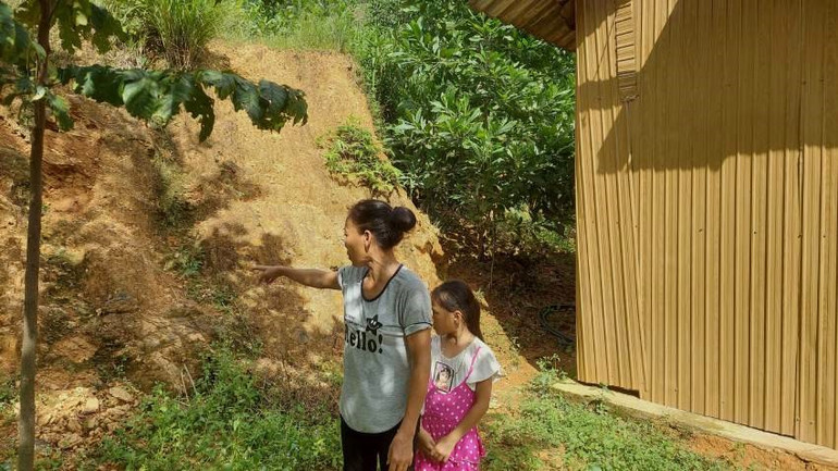 Một khu vực có nguy cơ sạt lở ở xã biên giới Dân Hóa, huyện Minh Hóa, tỉnh Quảng Bình (Ảnh: Hương Giang)