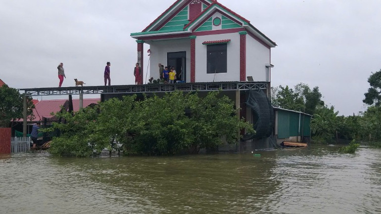 Ở các địa phương phía nam tỉnh Quảng Bình, nhiều nhà cao tầng được xây dựng giúp người dân chủ động phòng tránh lũ lụt. (Ảnh chụp tại xã Tân Ninh, huyện Quảng Ninh)