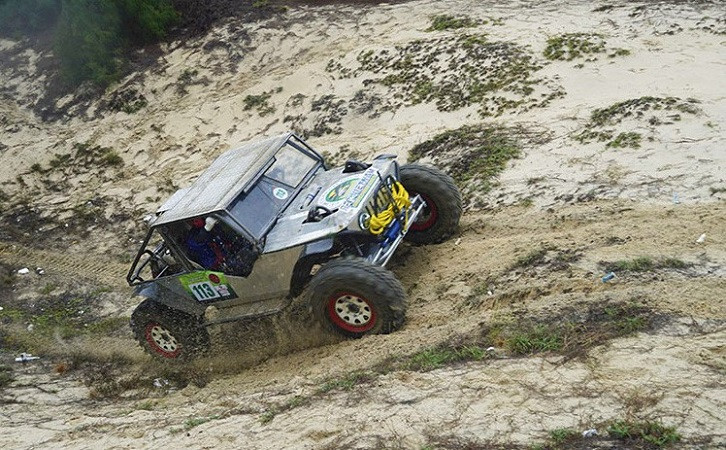 Giải đua xe ô-tô địa hình quốc tế tại Quảng Bình diễn ra trên đồi cát Bảo Ninh, thành phố Đồng Hới. Giải đua xe ô-tô địa hình quốc tế tại Quảng Bình diễn ra trên đồi cát Bảo Ninh, thành phố Đồng Hới.