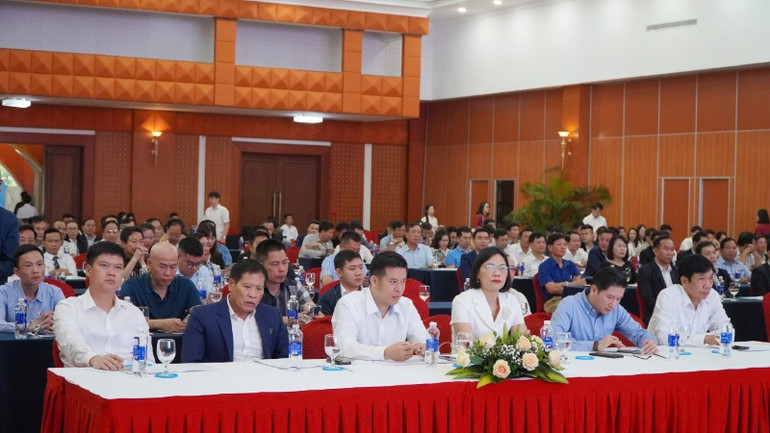 Các đại biểu dự hội nghị