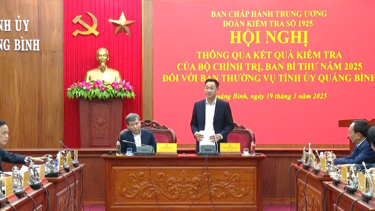 Bí thư Tỉnh ủy Quảng Bình Lê Ngọc Quang phát biểu tại buổi làm việc.