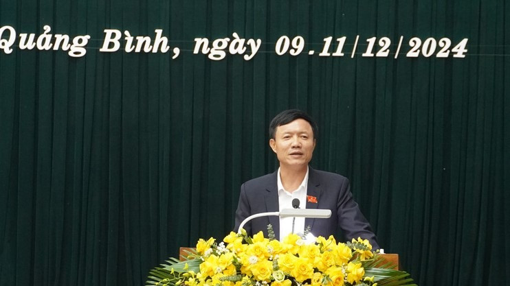 Đại biểu Phan Trần Nam phát biểu tại kỳ họp của Hội đồng nhân dân tỉnh Quảng Bình. (Ảnh: BT)