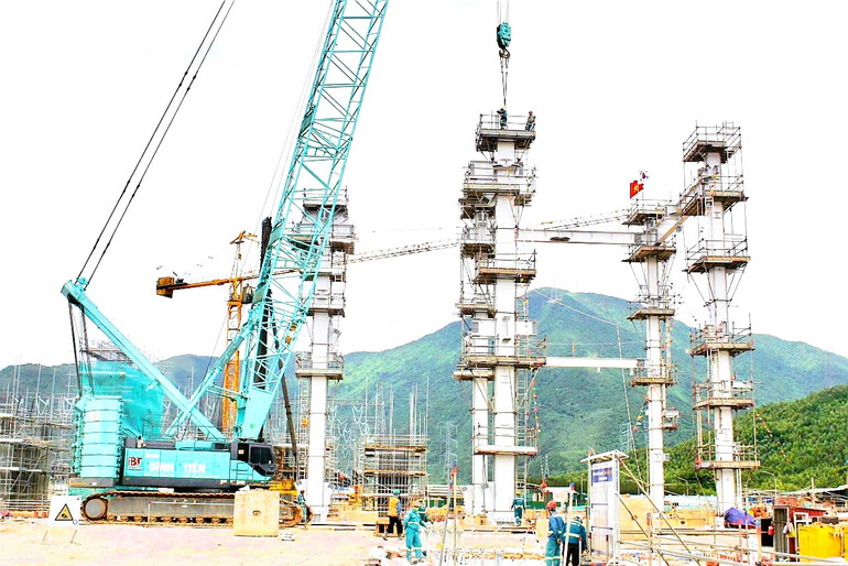 Trên công trường xây dựng Nhà máy nhiệt điện Quảng Trạch 1. Trên công trường xây dựng Nhà máy nhiệt điện Quảng Trạch 1.