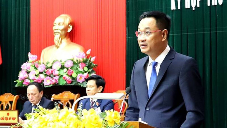 Ủy viên Trung ương Đảng, Bí thư Tỉnh ủy Quảng Bình Lê Ngọc Quang phát biểu tại phiên khai mạc kỳ họp.