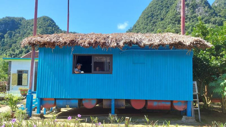 Homestay trên nhà phao mang lại trải nghiệm mới lạ cho du khách khi đến Tân Hóa.