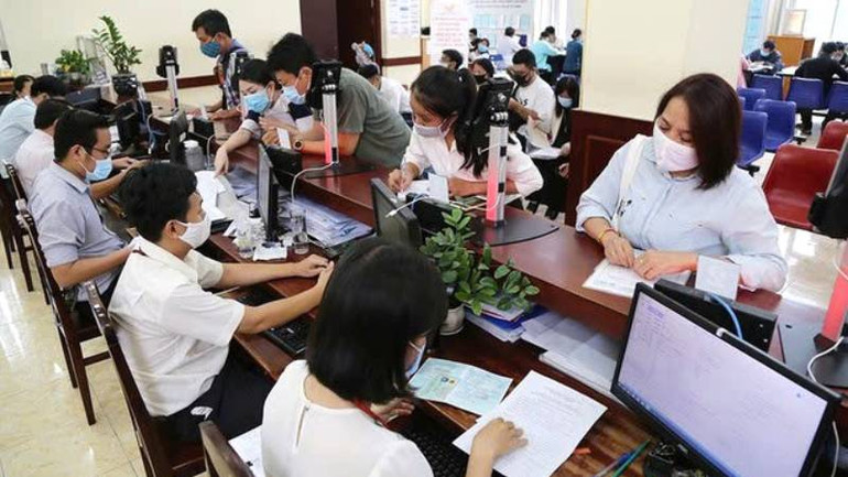 Giải quyết thủ tục hành chính cho người dân, doanh nghiệp tại Trung tâm Hành chính công tỉnh Quảng Bình.