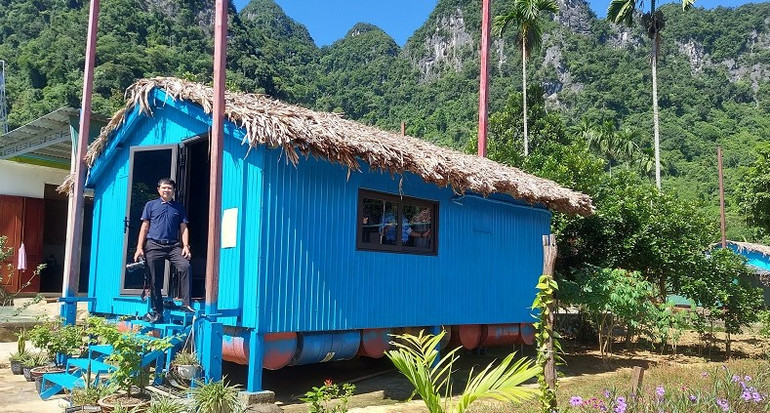 Homestay nhà nổi ở Tân Hóa (Quảng Bình) sẵn sàng đón khách du lịch cả trong những ngày nước lũ dâng cao. Homestay nhà nổi ở Tân Hóa (Quảng Bình) sẵn sàng đón khách du lịch cả trong những ngày nước lũ dâng cao.