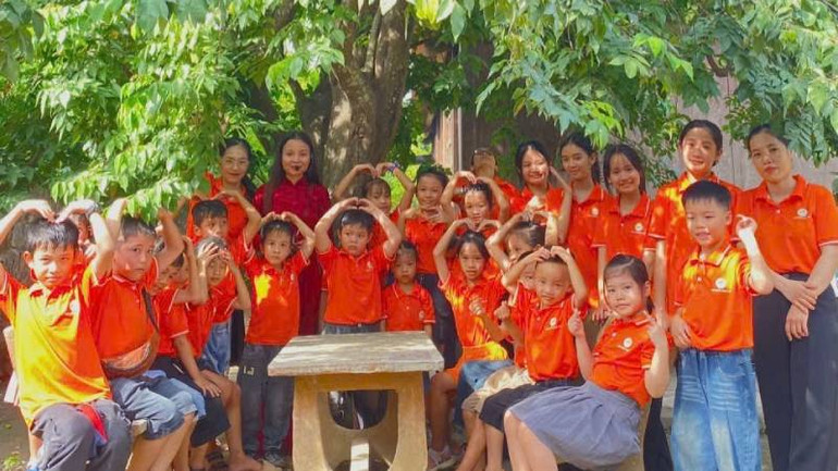 Bên gốc khế hơn 100 tuổi trong khuôn viên nhà lưu niệm Đại tướng. (Ảnh: TH)