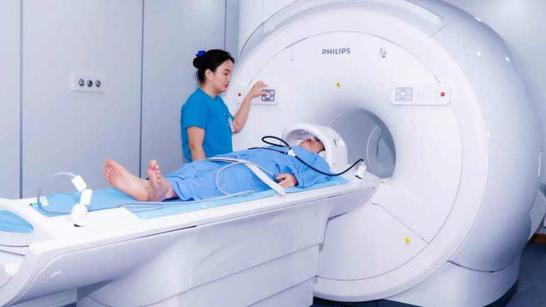 Ngay sau khai trương, Bệnh viện tiến hành khám, chữa bệnh cho người dân Quảng Bình với trang thiết bị y khoa hiện đại. Ngay sau khai trương, Bệnh viện tiến hành khám, chữa bệnh cho người dân Quảng Bình với trang thiết bị y khoa hiện đại.