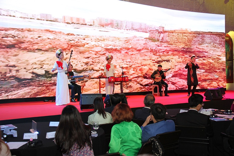 Lễ hội Việt Nam - Thành phố Hồ Chí Minh tại Porto là dịp để người dân ở Porto và du khách quốc tế trải nghiệm di sản phong phú, sự năng động của nền kinh tế và nét quyến rũ của Thành phố Hồ Chí Minh nói riêng và Việt Nam nói chung. (Ảnh: Khải Hoàn)