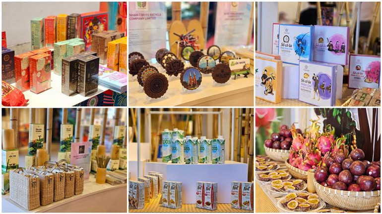 Giới thiệu các sản phẩm đặc trưng của Việt Nam tại lễ hội. (Ảnh: Minh Duy)