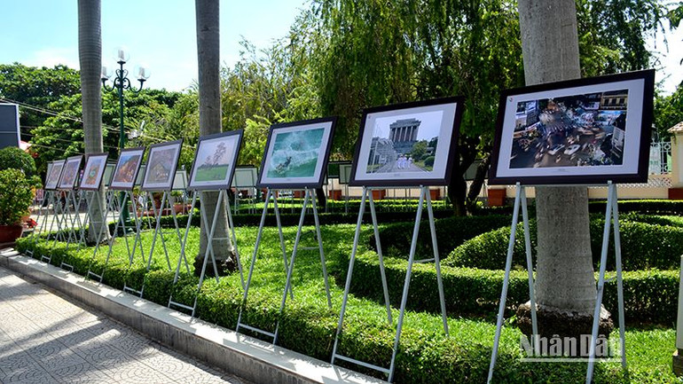 Có 200 tác phẩm của 82 tác giả được trưng bày tại “Triển lãm ảnh Việt Nam qua ống kính nhiếp ảnh gia quốc tế” lần thứ 2.