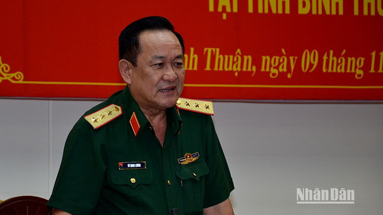 Thượng tướng Võ Minh Lương, Ủy viên Trung ương Đảng, Thứ trưởng Quốc phòng phát biểu tại buổi làm việc.