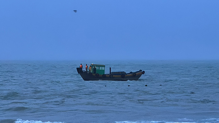 Các lực lượng tiếp tục tìm kiếm nam thanh niên tắm biển bị mất tích Các lực lượng tiếp tục tìm kiếm nam thanh niên tắm biển bị mất tích