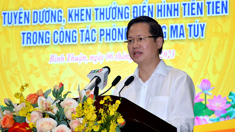 Chủ tịch Ủy ban nhân dân tỉnh Bình Thuận Đoàn Anh Dũng phát biểu chỉ đạo tại Hội nghị. Chủ tịch Ủy ban nhân dân tỉnh Bình Thuận Đoàn Anh Dũng phát biểu chỉ đạo tại Hội nghị.