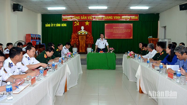 Đoàn kiểm tra việc thực hiện Ðề án “Tuyên truyền, phổ biến Luật Cảnh sát biển Việt Nam giai đoạn 2019-2023” tại phường Bình Hưng, thành phố Phan Thiết.